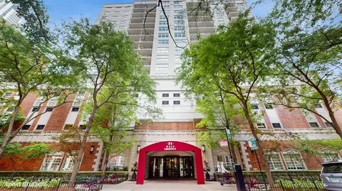 21 W Chestnut St #1501, Chicago, IL 60610