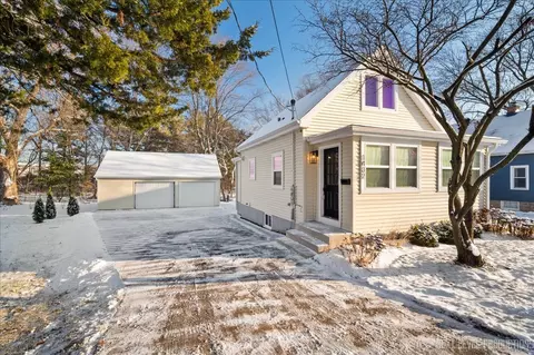 1432 Dean St, Saint Charles, IL 60174