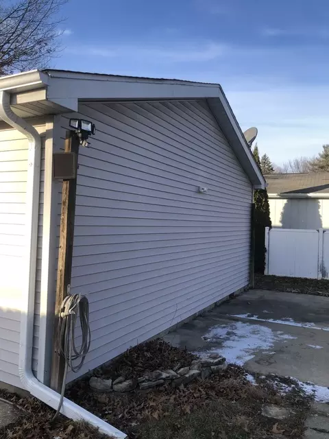 Exterior - 35689 N Hunt Ave, Ingleside, IL 60041 photo 1 of 3