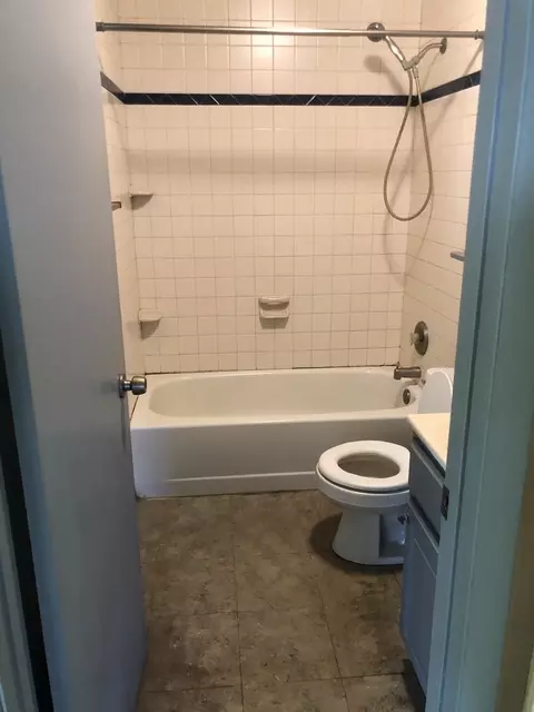 Bath - 35689 N Hunt Ave, Ingleside, IL 60041 photo 1 of 2