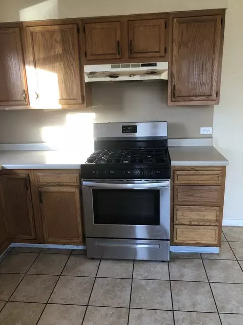 Kitchen - 35689 N Hunt Ave, Ingleside, IL 60041 photo 2 of 2