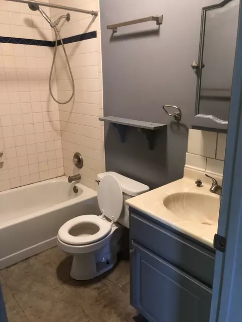 Bath - 35689 N Hunt Ave, Ingleside, IL 60041 photo 2 of 2