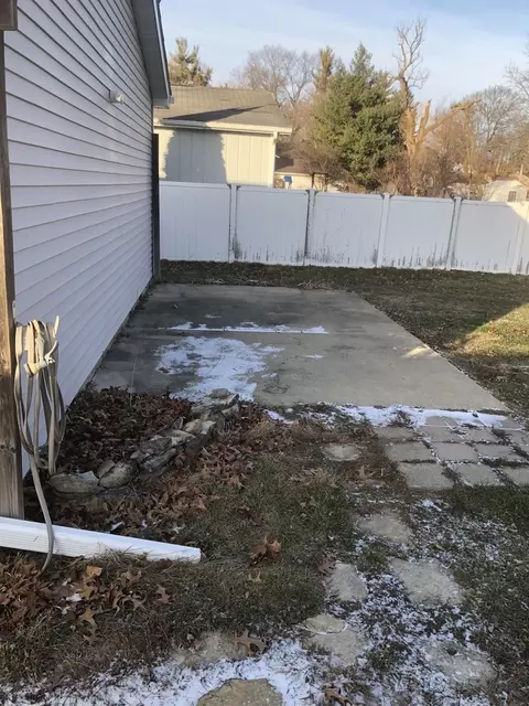 Exterior - 35689 N Hunt Ave, Ingleside, IL 60041 photo 2 of 3