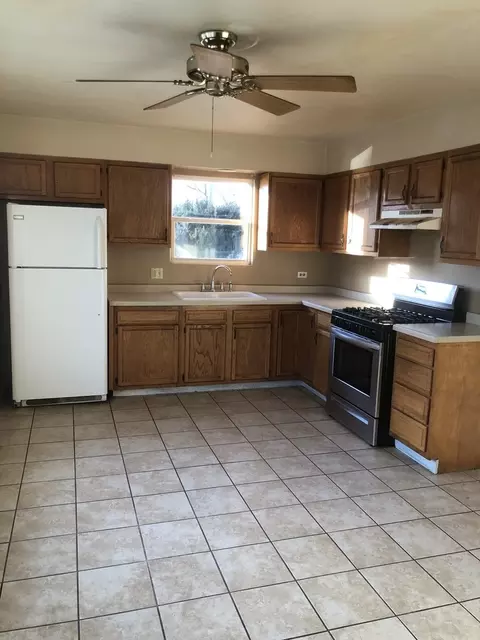 Kitchen - 35689 N Hunt Ave, Ingleside, IL 60041 photo 1 of 2