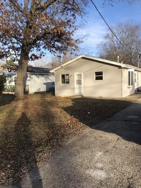 35689 N Hunt Ave, Ingleside, IL 60041