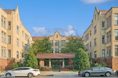 617 W Addison St #3, Chicago, IL 60613