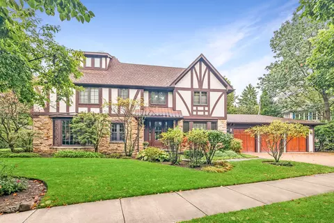 215 Pierce Rd, Highland Park, IL 60035