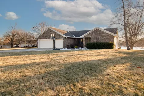 Exterior - 19897 Wesley St, Downs, IL 61736 photo 2 of 17
