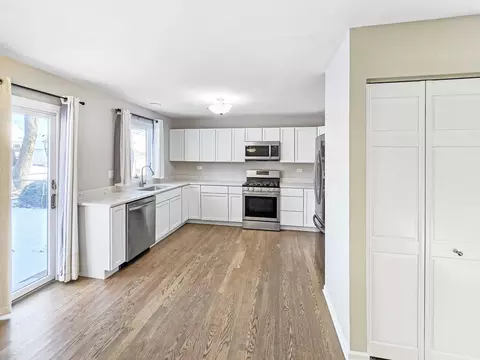 1028 Concord Dr, Bartlett, IL 60103 photo 3