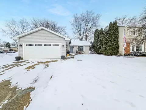 1028 Concord Dr, Bartlett, IL 60103