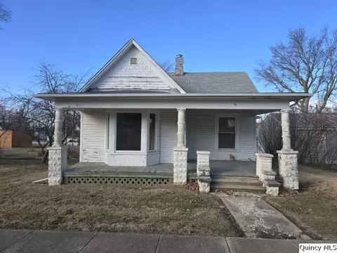 51 W 4th St, Dallas City, IL 62330
