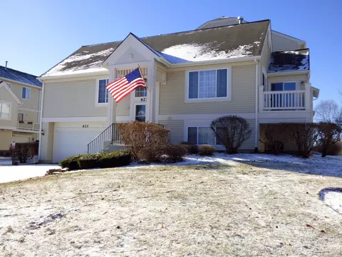 623 Cary Woods Cir, Cary, IL 60013