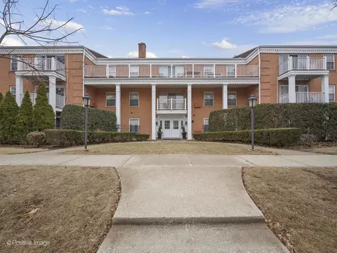 90 6th Ave #201, La Grange, IL 60525