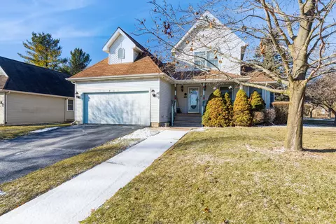 431 Tanager Dr, Woodstock, IL 60098