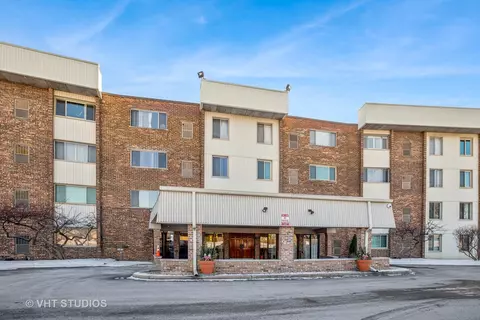 841 N York Rd #327, Elmhurst, IL 60126