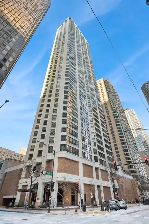 400 E Ohio St #1101, Chicago, IL 60611