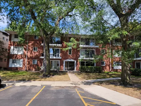 10117 Old Orchard Ct #203, Skokie, IL 60076