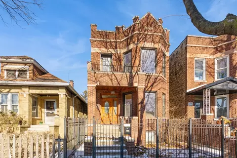 2736 W Wellington Ave, Chicago, IL 60618
