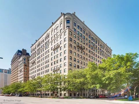 3534 N Lake Shore Dr #12C, Chicago, IL 60657
