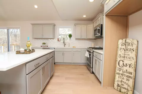 108 Dugan Trl, Downs, IL 61736 photo 9