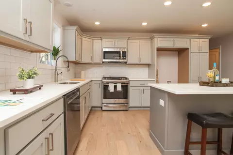 108 Dugan Trl, Downs, IL 61736 photo 5