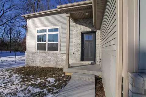 108 Dugan Trl, Downs, IL 61736 photo 3