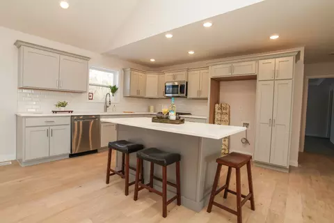 108 Dugan Trl, Downs, IL 61736 photo 4