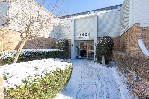 7401 Blackburn Ave #205, Downers Grove, IL 60516