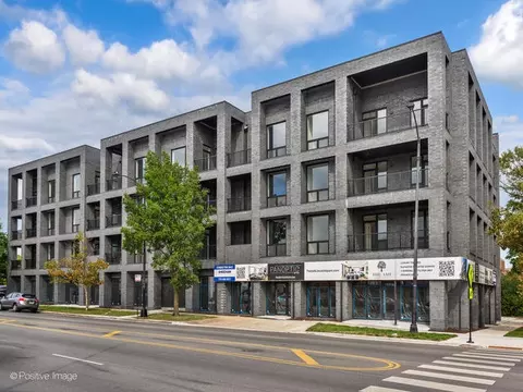 2354 W Farragut Ave #202, Chicago, IL 60625