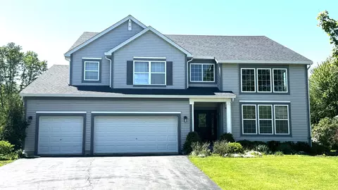 812 Auburn Ln, Lindenhurst, IL 60046