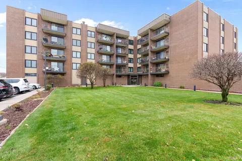7707 W Irving Park Rd #207, Chicago, IL 60634