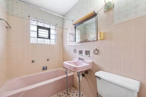 Bath - 16005 Lowe Ave, Harvey, IL 60426 photo 1 of 1
