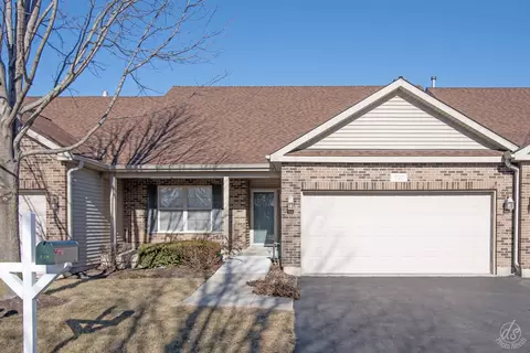 727 Dolores Ln, Sycamore, IL 60178