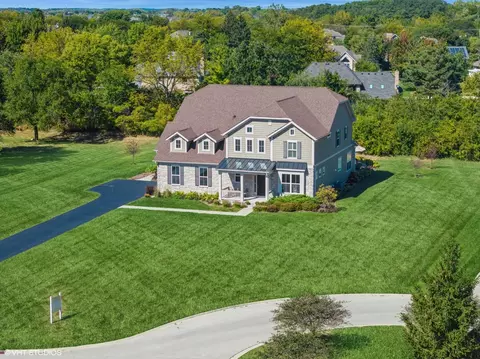 28 E Peter Ln, Hawthorn Woods, IL 60047