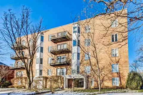 2501 Central St #3B, Evanston, IL 60201