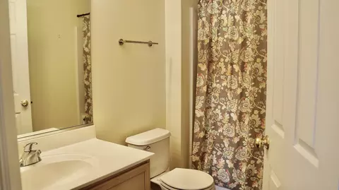 Bath - 375 Gladstone Ln, Elgin, IL 60120 photo 4 of 4