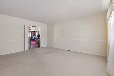 1770 Kent Rd, Hoffman Estates, IL 60169 photo 4
