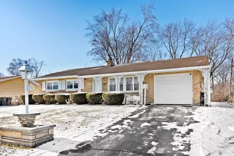 1770 Kent Rd, Hoffman Estates, IL 60169 photo 2