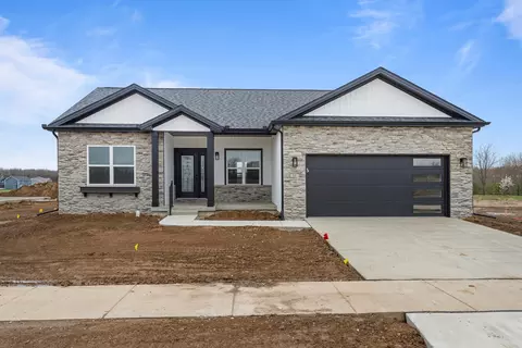 10 Meadow Dr, Monticello, IL 61856