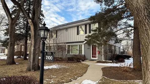 2100 Brentwood Rd, Northbrook, IL 60062