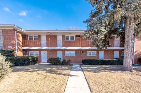 1101 Holiday Ln #16, Des Plaines, IL 60016