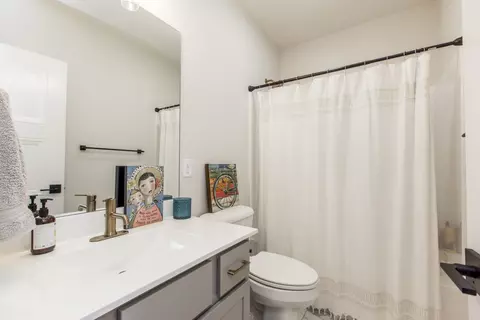 Bath - 813 Table Rock Cir, Normal, IL 61761 photo 5 of 5