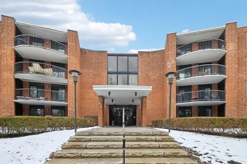 1615 E Central Rd #121C, Arlington Heights, IL 60005