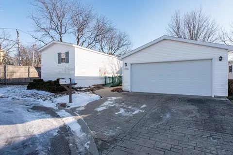 3109 Patricia Ln, Park City, IL 60085