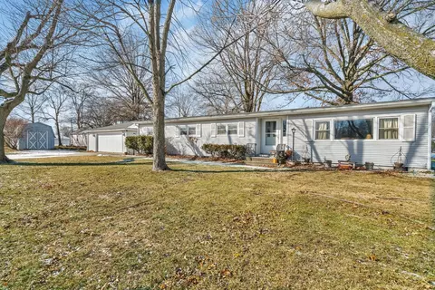 130 N Railroad St, Coal City, IL 60416