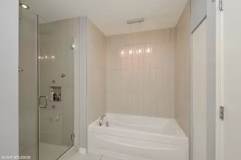 Bath - 65 E Monroe St #4114, Chicago, IL 60603 photo 2 of 4