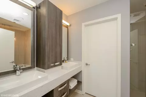 Bath - 65 E Monroe St #4114, Chicago, IL 60603 photo 1 of 4