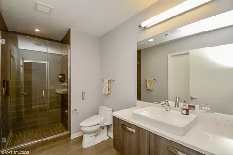 Bath - 65 E Monroe St #4114, Chicago, IL 60603 photo 3 of 4