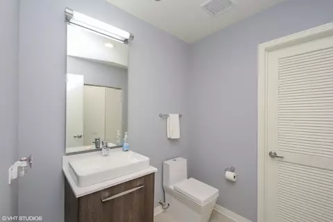 Bath - 65 E Monroe St #4114, Chicago, IL 60603 photo 4 of 4