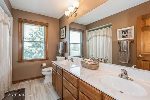 Bath - 3510 Bunker Hill Dr, Algonquin, IL 60102 photo 4 of 4